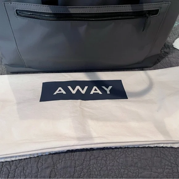 Away The Everywhere Bag with dust bag - Picture 10 of 11